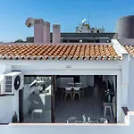 Lovely 3bd 150m Ocean View Ac Wi-fi Balcony *